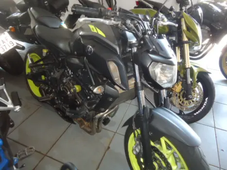 YAMAHA MT-07 700 ABS, Foto 2