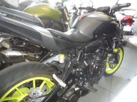 YAMAHA MT-07 700 ABS, Foto 3