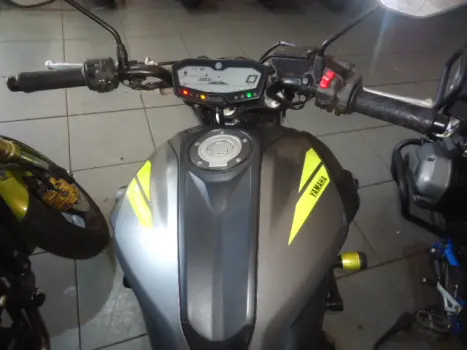 YAMAHA MT-07 700 ABS, Foto 4
