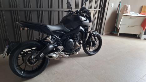 YAMAHA MT-09 850 , Foto 2