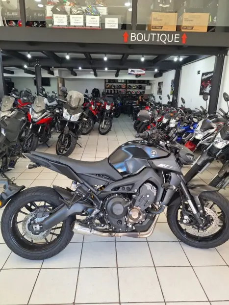 YAMAHA MT-09 850 ABS, Foto 1