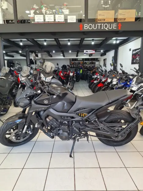 YAMAHA MT-09 850 ABS, Foto 2
