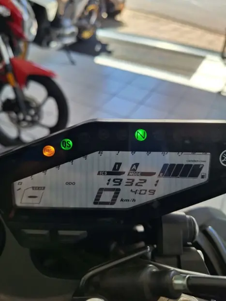 YAMAHA MT-09 850 ABS, Foto 3