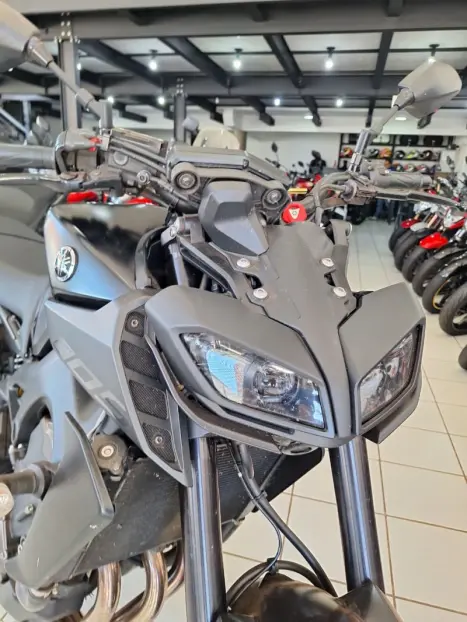 YAMAHA MT-09 850 ABS, Foto 8