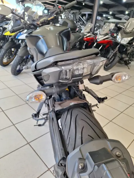 YAMAHA MT-09 850 ABS, Foto 10