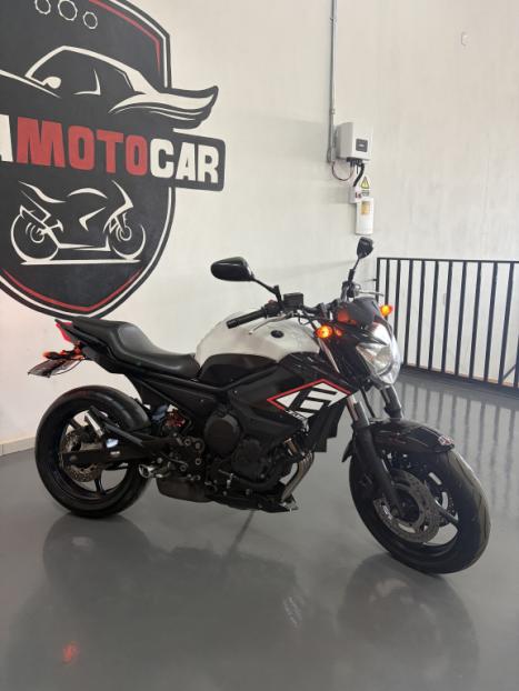 YAMAHA XJ6 600 F, Foto 2