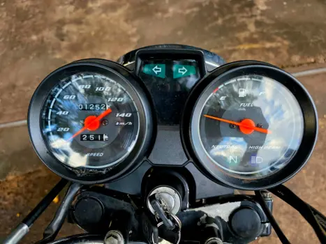 YAMAHA YBR 125 K, Foto 6