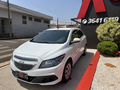 CHEVROLET Onix Hatch 1.4 4P FLEX LT, Foto 3