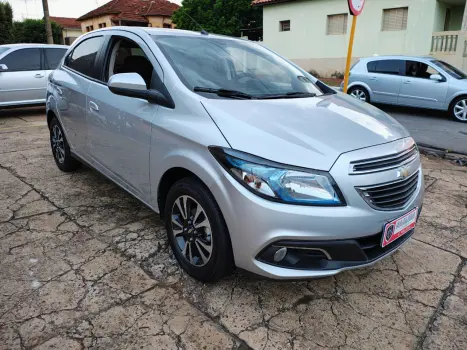 CHEVROLET Onix Hatch 1.4 4P FLEX LTZ, Foto 2