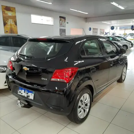 CHEVROLET Onix Hatch 1.4 4P FLEX LT, Foto 3