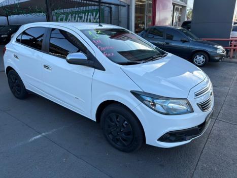 CHEVROLET Onix Hatch 1.4 4P FLEX LT, Foto 2