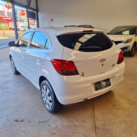CHEVROLET Onix Hatch 1.4 4P FLEX LT, Foto 4