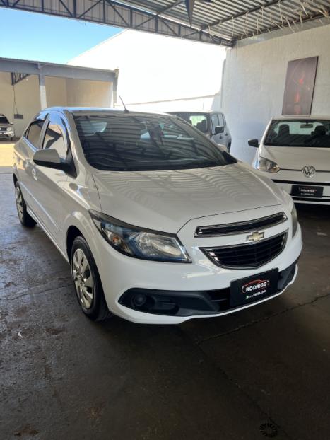 CHEVROLET Onix Hatch 1.4 4P FLEX LT, Foto 2