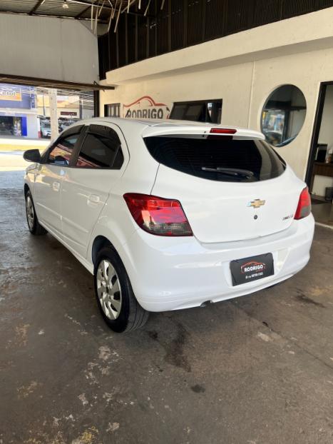 CHEVROLET Onix Hatch 1.4 4P FLEX LT, Foto 3