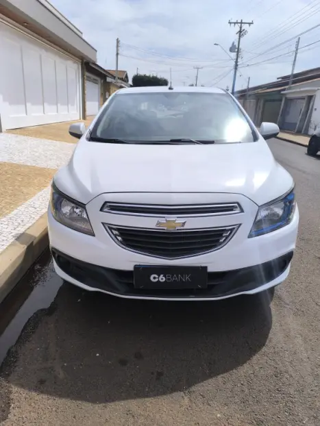 CHEVROLET Onix Hatch 1.4 4P FLEX LT, Foto 3