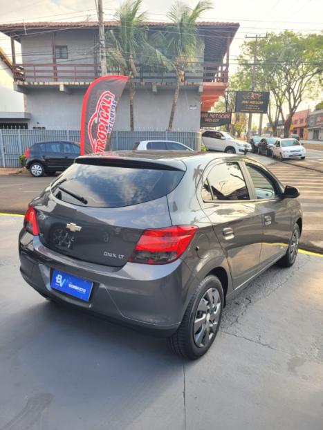 CHEVROLET Onix Hatch 1.4 4P FLEX LT, Foto 6