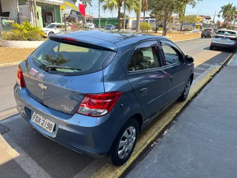 CHEVROLET Onix Sedan 1.0 4P FLEX LT, Foto 2