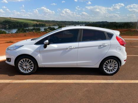 FORD Fiesta Hatch 1.0 12V 4P TITANIUM PLUS ECOBOOST TURBO POWERSHIFT AUTOMTICO, Foto 4