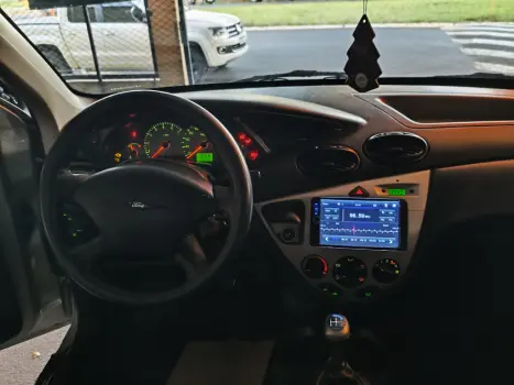 FORD Focus Hatch 1.6 4P GL, Foto 5