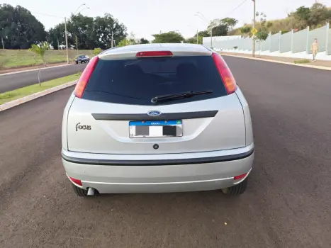 FORD Focus Hatch 1.6 4P GL, Foto 13