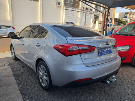 KIA Cerato Sedan 1.6 16V 4P SX3 AUTOMTICO, Foto 4