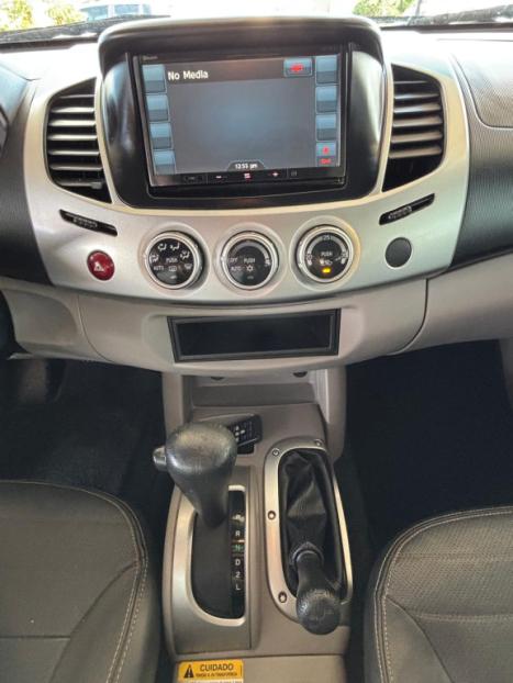 MITSUBISHI L 200 Triton 3.5 V6 HPE 4X4 FLEX CABINE DUPLA AUTOMTICO, Foto 9