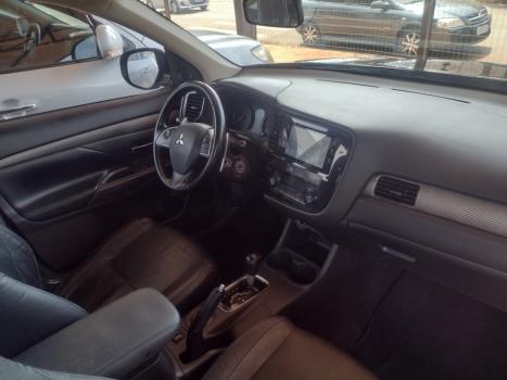 MITSUBISHI Outlander 2.0 16V 4P HPE AUTOMTICO, Foto 3
