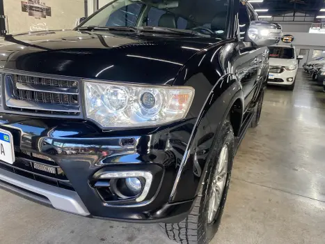 MITSUBISHI Pajero 3.2 16V 4P 4X4 7 LUGARES HPE TURBO DIESEL INTERCOOLER AUTOMTICO, Foto 3