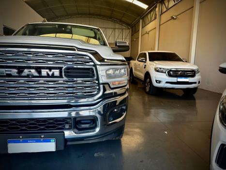 RAM 2500 6.7 I6 24V SLT CABINE DUPLA TURBO DIESEL LARAMIE 4X4 AUTOMTICO, Foto 4