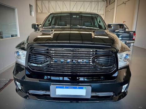 RAM Classic 5.7 V8 32V 4P HEMI LARAMIE NIGHT EDITION AUTOMTICO, Foto 3