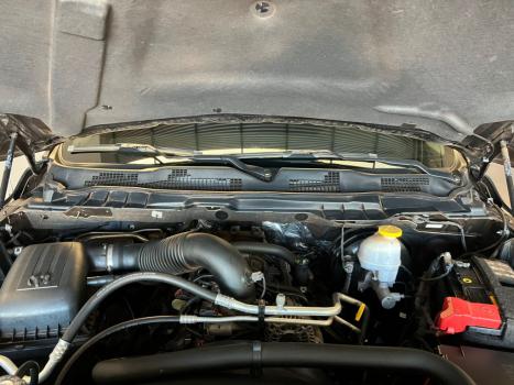 RAM Classic 5.7 V8 32V 4P HEMI LARAMIE NIGHT EDITION AUTOMTICO, Foto 6