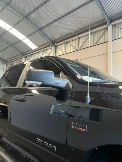 RAM Classic 5.7 V8 32V 4P HEMI LARAMIE NIGHT EDITION AUTOMTICO, Foto 16