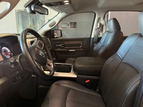 RAM Classic 5.7 V8 32V 4P HEMI LARAMIE NIGHT EDITION AUTOMTICO, Foto 17