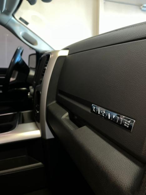 RAM Classic 5.7 V8 32V 4P HEMI LARAMIE NIGHT EDITION AUTOMTICO, Foto 24