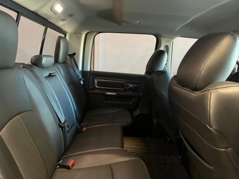 RAM Classic 5.7 V8 32V 4P HEMI LARAMIE NIGHT EDITION AUTOMTICO, Foto 25