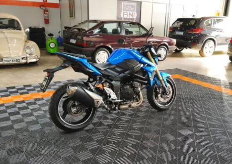 SUZUKI GSR 750 , Foto 5