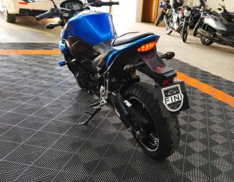 SUZUKI GSR 750 , Foto 7