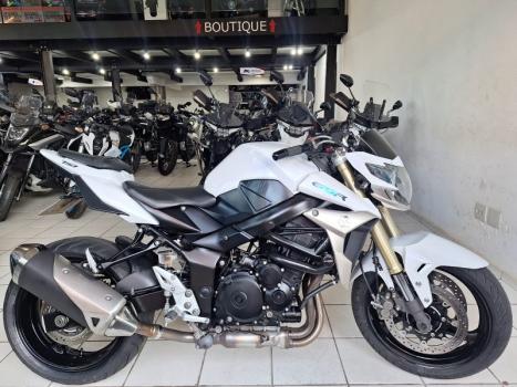 SUZUKI GSR 750 , Foto 1