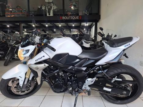SUZUKI GSR 750 , Foto 2