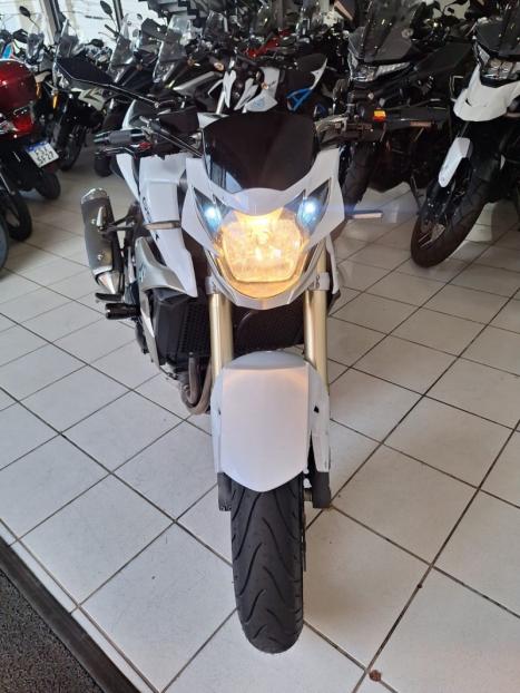 SUZUKI GSR 750 , Foto 4