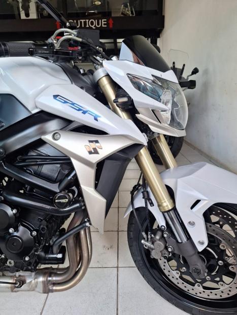 SUZUKI GSR 750 , Foto 6