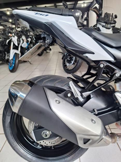 SUZUKI GSR 750 , Foto 7