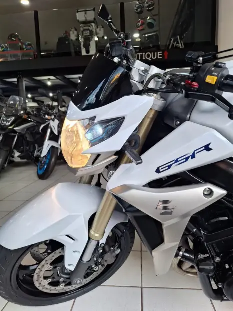 SUZUKI GSR 750 , Foto 13