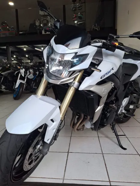 SUZUKI GSR 750 , Foto 18