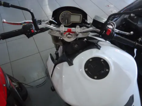 SUZUKI GSR 750 A ABS, Foto 3