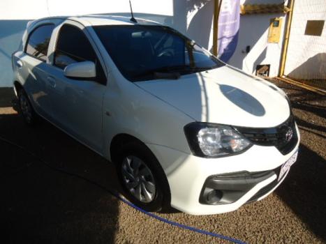 TOYOTA Etios Hatch 1.3 16V 4P FLEX X, Foto 2