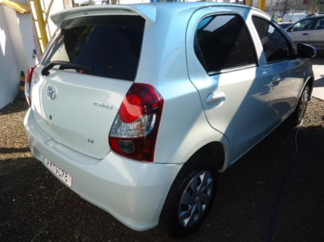 TOYOTA Etios Hatch 1.3 16V 4P FLEX X, Foto 6