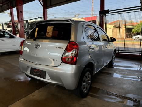 TOYOTA Etios Hatch 1.3 16V 4P FLEX X, Foto 2