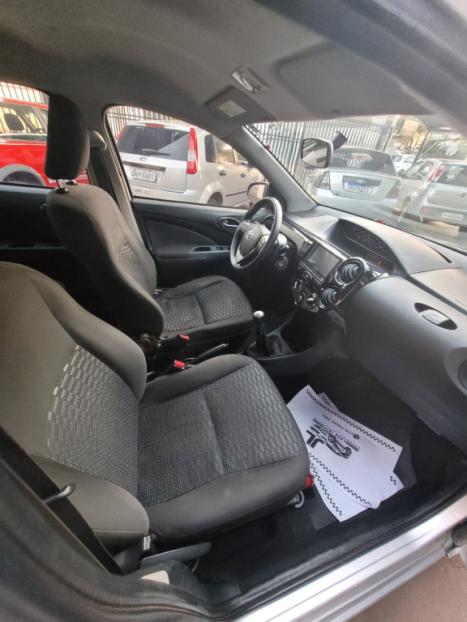 TOYOTA Etios Hatch 1.3 16V 4P FLEX X, Foto 4