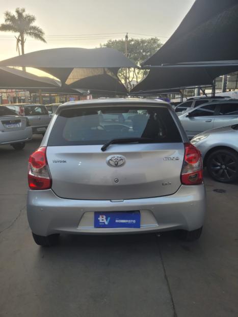 TOYOTA Etios Hatch 1.3 16V 4P FLEX X, Foto 6